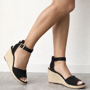 Vince Camuto Black and Tan Wedge Sandals